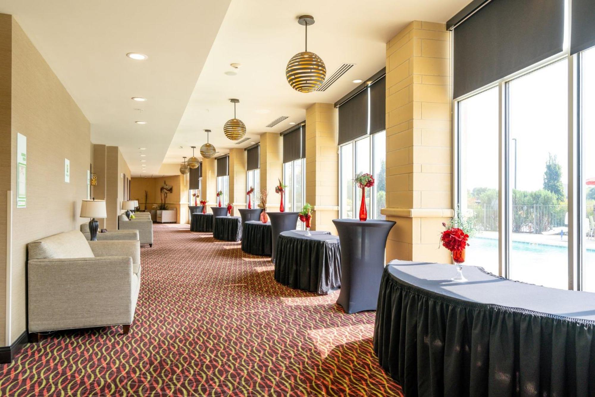 Holiday Inn Murfreesboro By Ihg Bagian luar foto